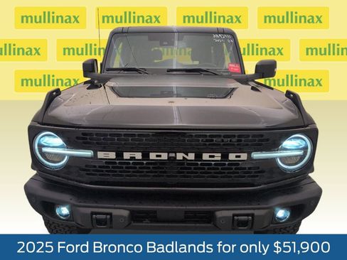 Used 2025 Ford Bronco Badlands image 16