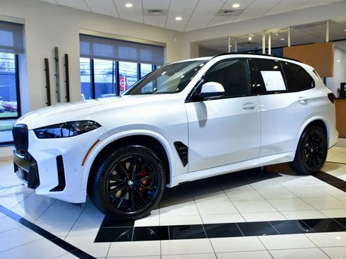 Used 2024 BMW X5 xDrive40i w/ M Sport Package image 3