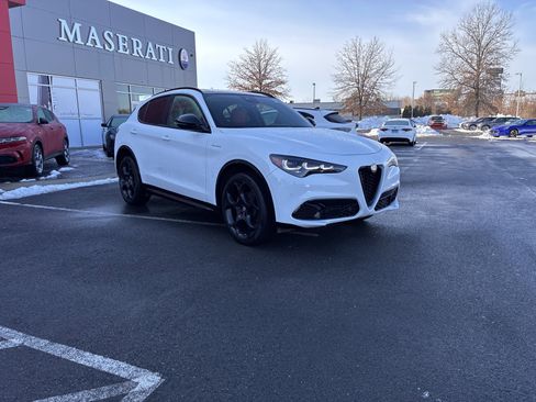 Certified 2024 Alfa Romeo Stelvio Veloce image 4