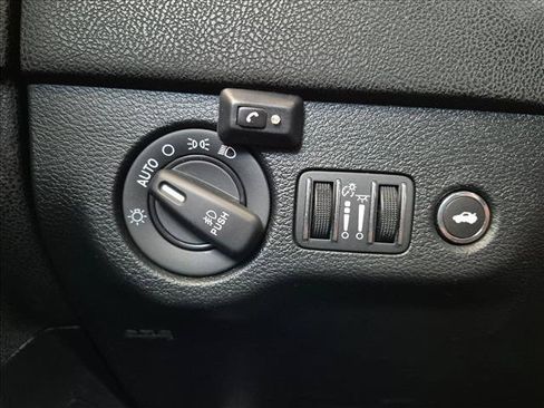 Used 2018 Dodge Charger R/T RWD image 30