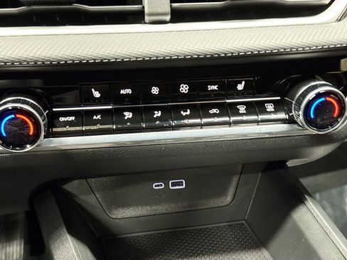 New 2026 Chevrolet Equinox LT w/ Convenience Package II image 19