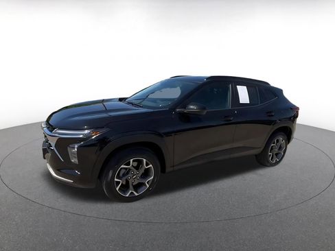 Used 2025 Chevrolet Trax LT image 8