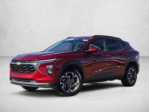 Used 2025 Chevrolet Trax LT image 1