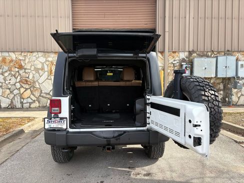 Used 2012 Jeep Wrangler Unlimited Rubicon w/ Connectivity Group image 12