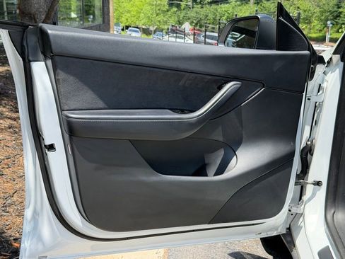 Used 2021 Tesla Model Y Long Range AWD/4WD image 28