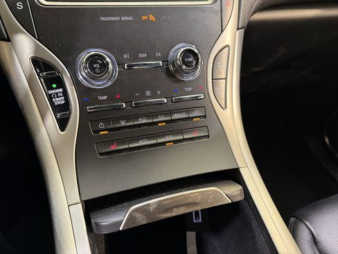 Used 2020 Lincoln Nautilus FWD image 19