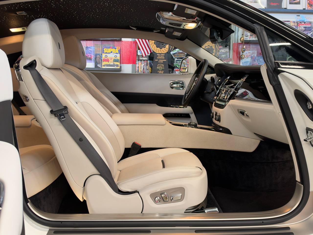 Used 2016 Rolls-Royce Wraith RWD image 24