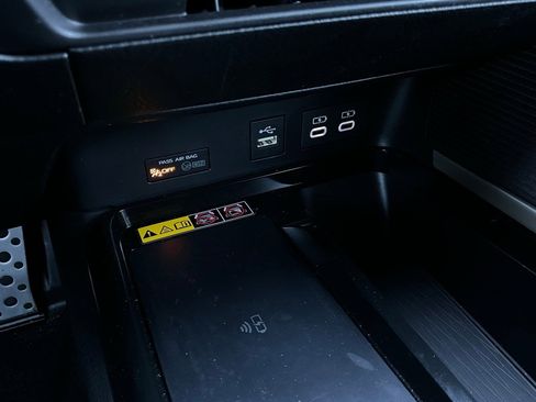 Used 2025 Toyota Camry SE image 25