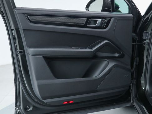 Used 2022 Porsche Cayenne Turbo GT image 21