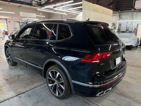 Used 2023 Volkswagen Tiguan SEL R-Line AWD/4WD image 2