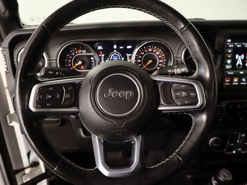Used 2020 Jeep Gladiator Overland image 3