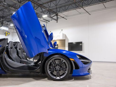 Used 2022 McLaren 720S Spider image 24