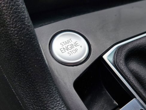 Used 2022 Volkswagen Taos SE image 12