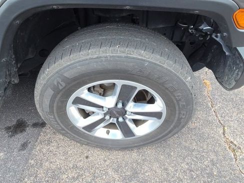 Used 2018 Jeep Wrangler Unlimited Sahara AWD/4WD image 36