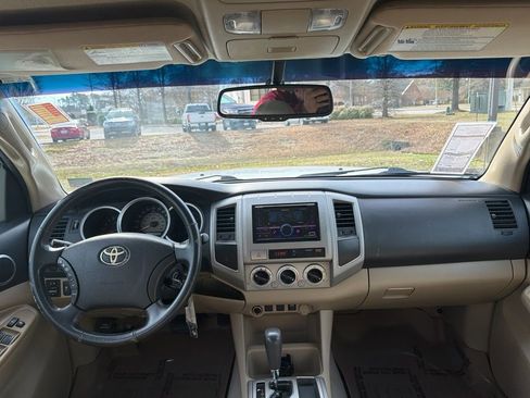 Used 2009 Toyota Tacoma PreRunner image 11