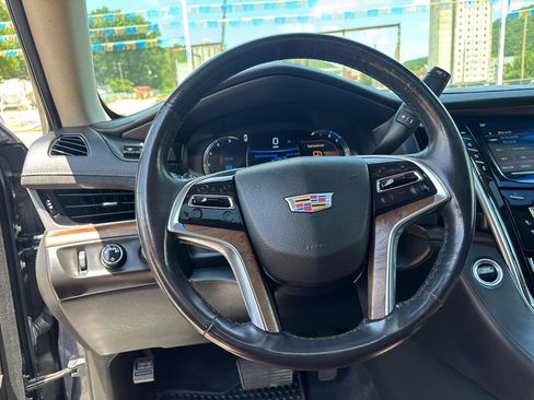 Used 2020 Cadillac Escalade Luxury AWD/4WD image 15