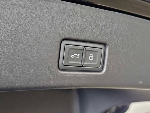 Used 2023 Audi Q4 e-tron Premium Plus w/ Premium Plus image 17