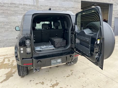 New 2025 Land Rover Defender 110 V8 image 9