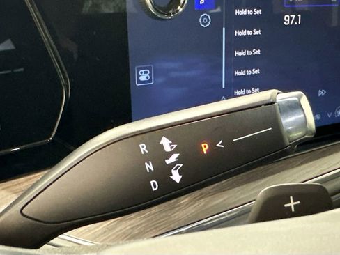 Used 2025 Chevrolet Tahoe LS image 13