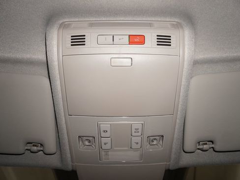 Used 2022 Volkswagen Tiguan SE image 22