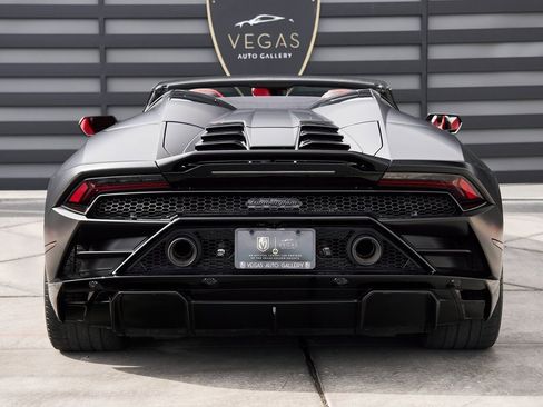 Used 2021 Lamborghini Huracan EVO image 21