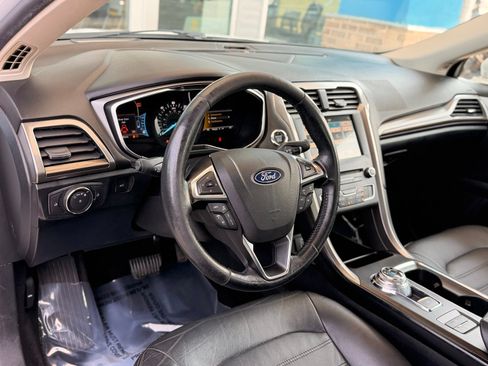 Used 2018 Ford Fusion SE w/ Equipment Group 602A FWD image 16