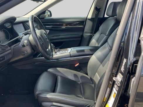Used 2014 BMW 750Li xDrive image 2