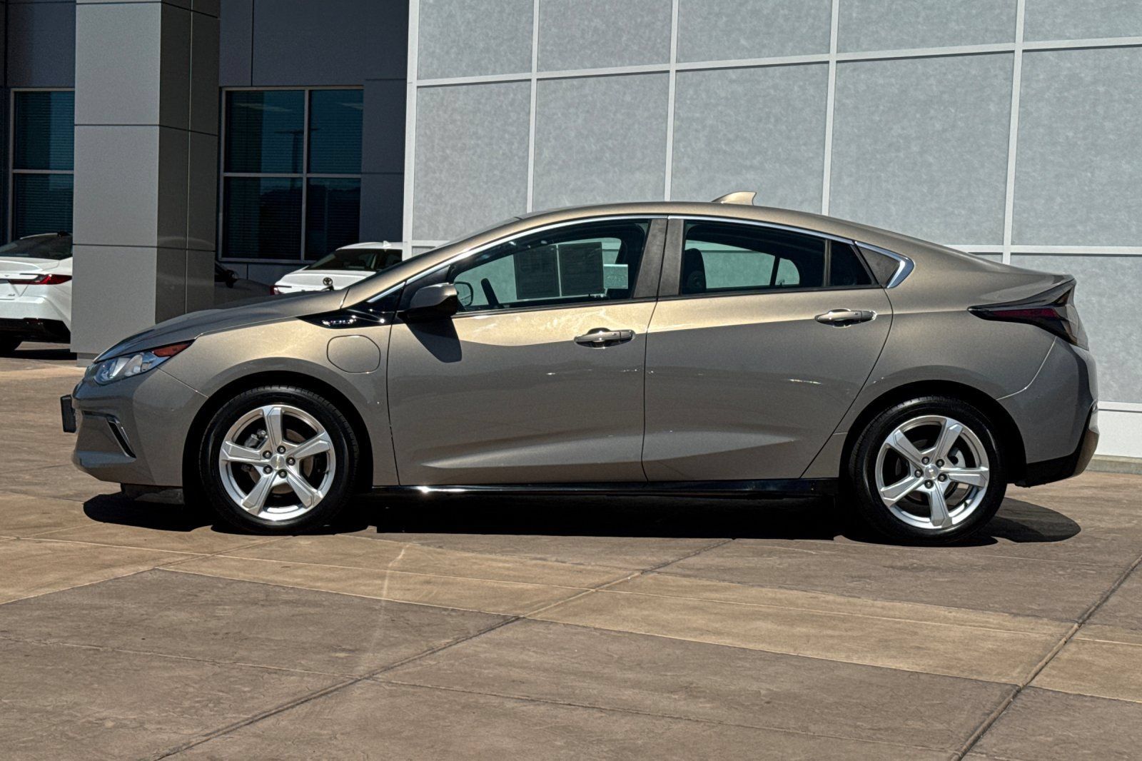 Used 2017 Chevrolet Volt LT w/ Comfort Package FWD image 7