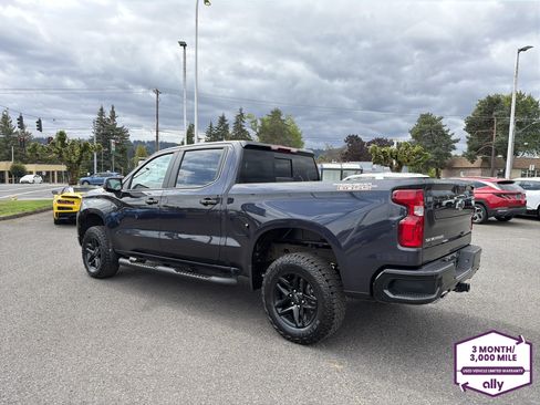 Used 2024 Chevrolet Silverado 1500 LT Trail Boss w/ Convenience Package II AWD/4WD image 3