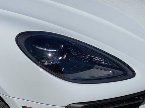 Certified 2025 Porsche Macan image 31