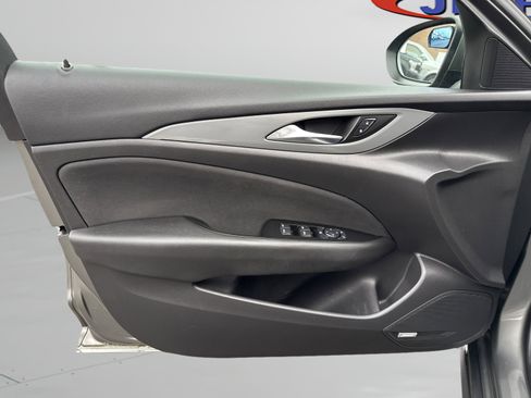 Used 2018 Buick Regal Preferred w/ Sights and Sounds Package image 14