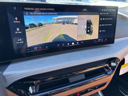 New 2026 BMW 330i xDrive Sedan w/ Premium Package AWD/4WD image 21