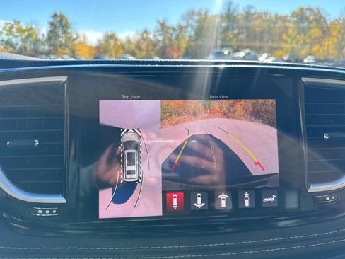 Used 2023 Chrysler Pacifica Limited image 37