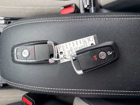 Used 2020 Ford Escape SE FWD image 36