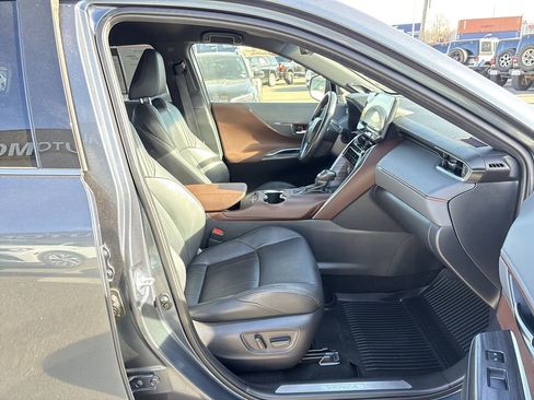 Used 2021 Toyota Venza image 28