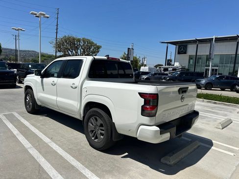 Used 2025 Nissan Frontier SV w/ SV Convenience Package RWD image 4
