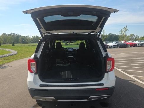 Used 2020 Ford Explorer XLT w/ Equipment Group 202A AWD/4WD image 9