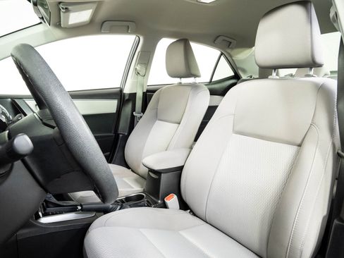 Used 2016 Toyota Corolla LE FWD image 5