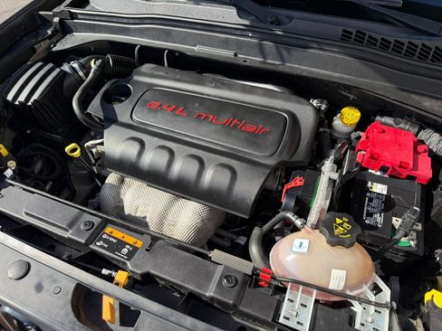 Used 2018 Jeep Renegade Altitude w/ UConnect 8.4 Nav Group image 18