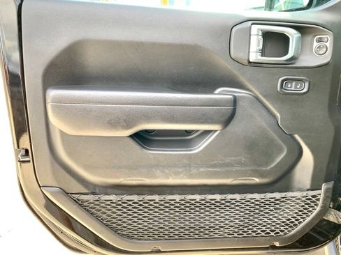 Used 2025 Jeep Wrangler Unlimited Rubicon AWD/4WD image 10