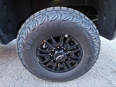 Used 2026 Chevrolet Silverado 2500 ZR2 image 2