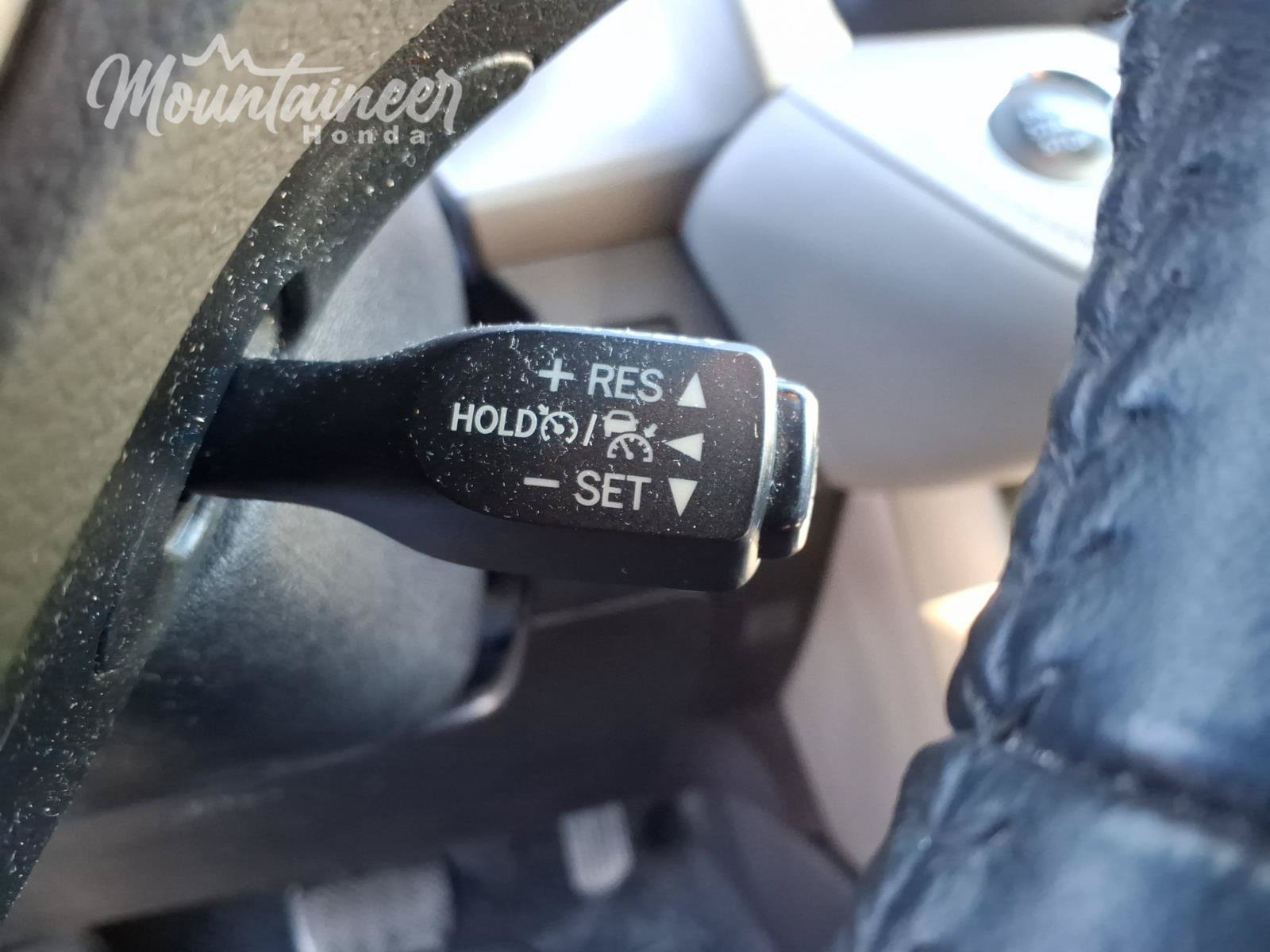 Used 2017 Toyota RAV4 XLE AWD/4WD image 32