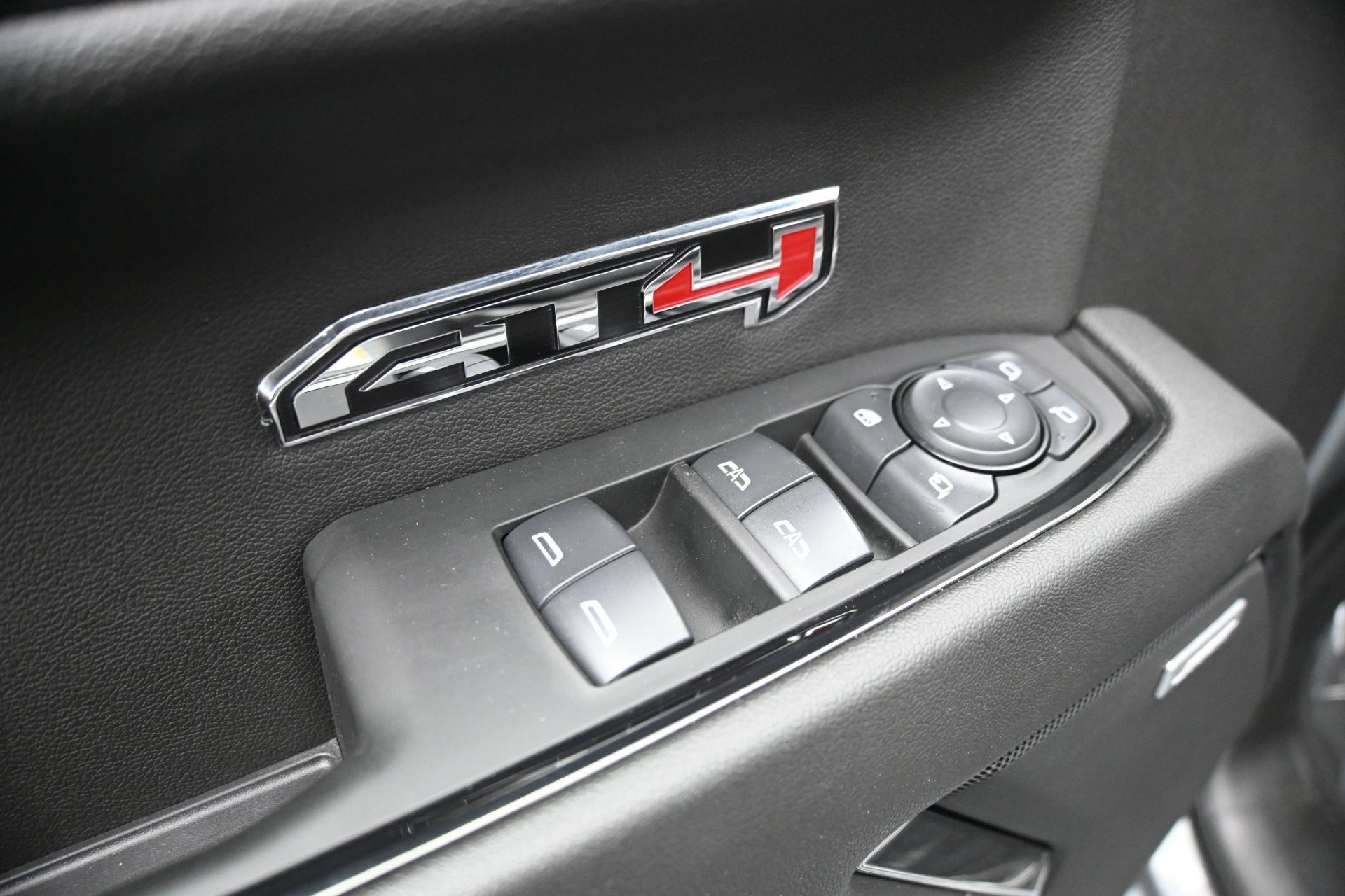Used 2024 GMC Sierra 1500 AT4 w/ Technology Package AWD/4WD image 17