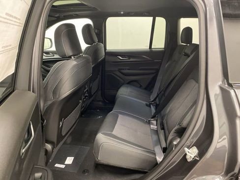 Used 2025 Jeep Grand Cherokee Laredo X w/ Luxury Tech Group I image 21