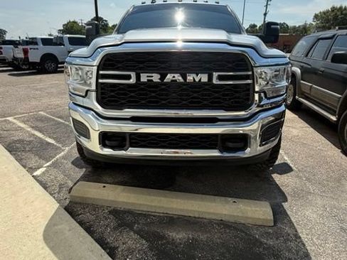 Used 2024 RAM 2500 Tradesman w/ Chrome Appearance Group AWD/4WD image 4