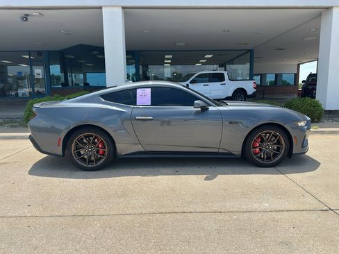 Used 2024 Ford Mustang GT Premium RWD image 7