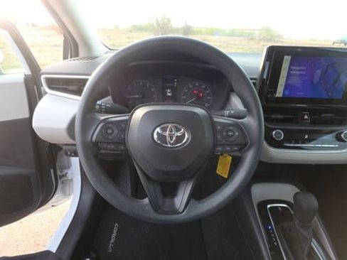 Used 2023 Toyota Corolla LE image 23