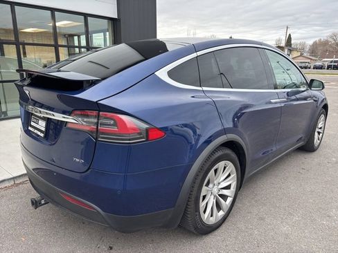 Used 2018 Tesla Model X 75D image 10