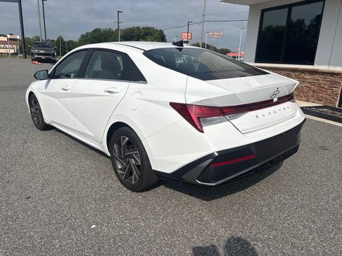 Used 2025 Hyundai Elantra SEL FWD image 6