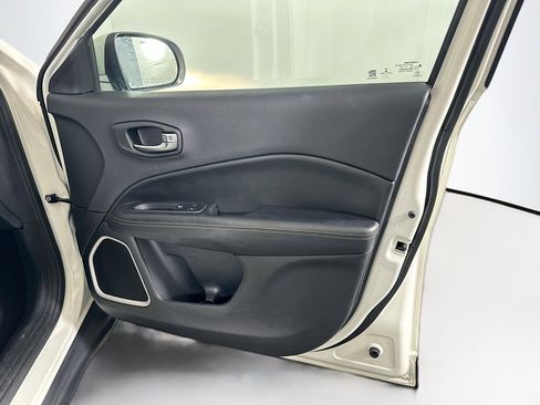 Used 2019 Jeep Compass Limited image 29